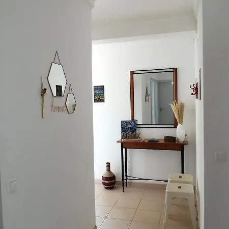 Vue Sur Et Pieds Dans L'eau! * Portimão