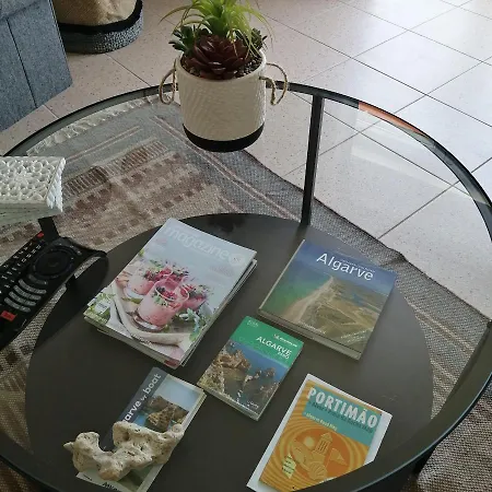 Vue Sur Et Pieds Dans L'eau! Portimão